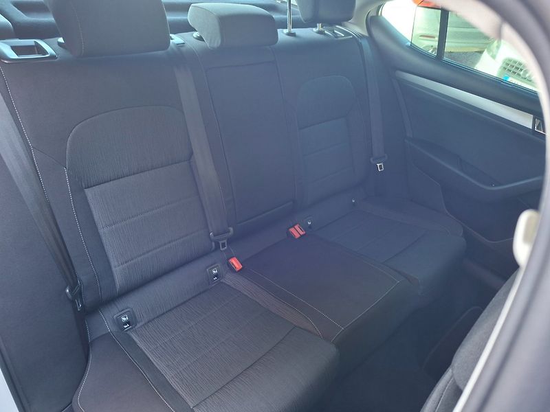 Škoda Superb (2015) 2.0TDI 110kW MAN -NEHAVAROVÁNO - fotka 28 z 47
