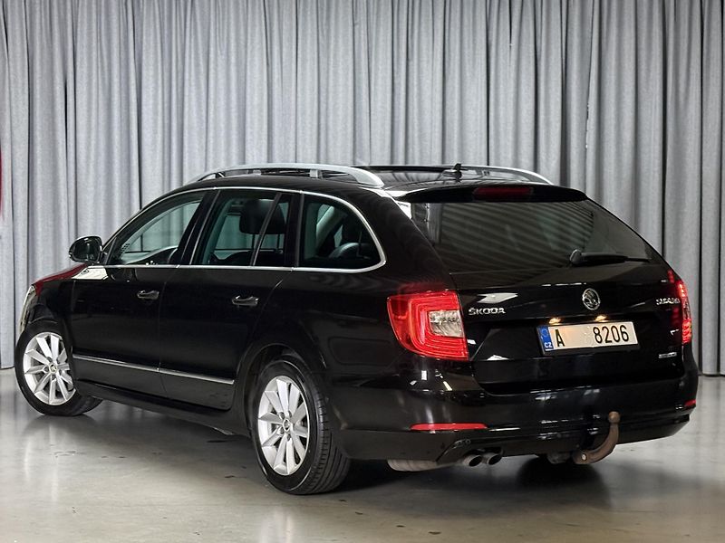 Škoda Superb (2015)  II Facelift maximální výbava - fotka 4 z 14