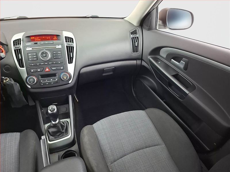 Kia Ceed (2012) 1.4 CVVT, Tempomat - fotka 8 z 14