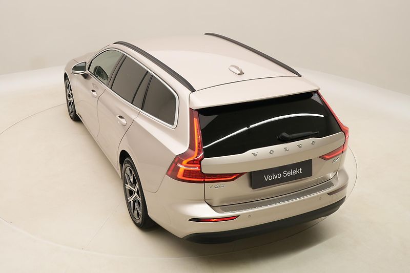 Volvo V60 B4 CORE AUT CZ - fotka 17 z 58