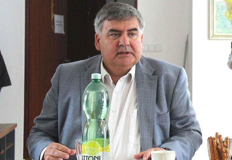Provoz u rozestavěného úseku dálnice D55 u Bzence druhé květnové ráno 2025.