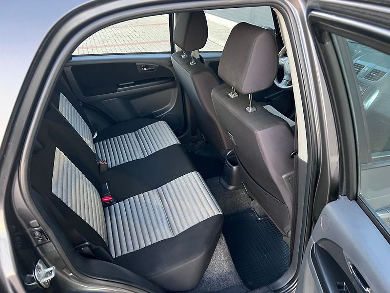 Suzuki SX4 1,6 VVti-VÝHŘEV.S-ALU - fotka 17 z 34