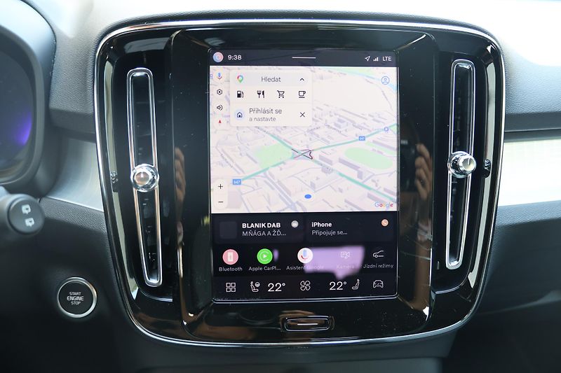 Volvo XC40 (2025) Plus, B3 Mild hybrid - fotka 13 z 19