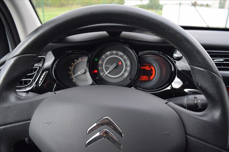 Citroën C3 1,1 i 44KW PO SERVISE NOVÁ STK - fotka 23 z 40