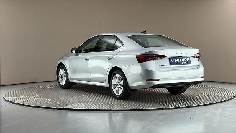 Škoda Octavia 2.0 TDI DSG Ambition - fotka 2 z 26