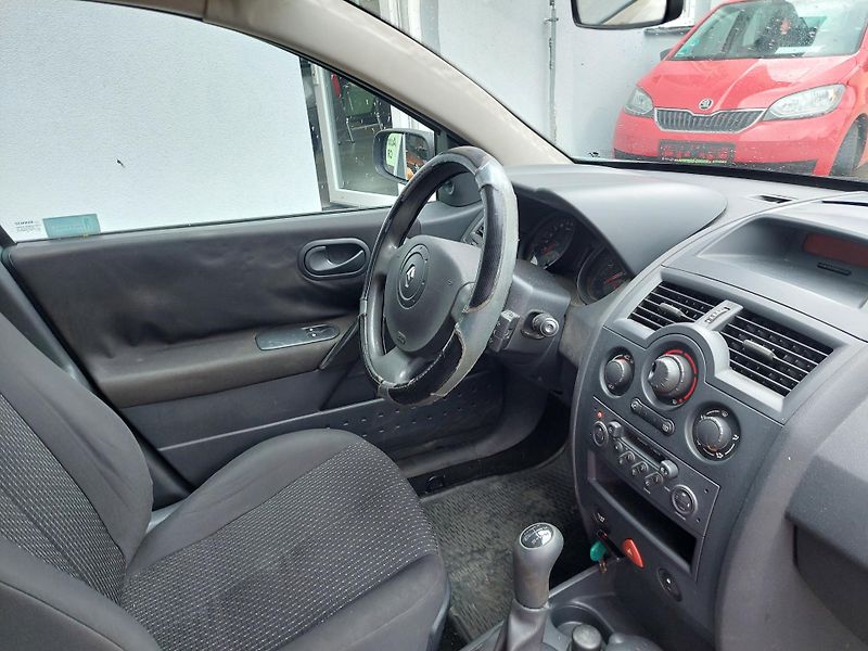 Renault Mégane (2005) II. 1.4i-16v - fotka 14 z 22