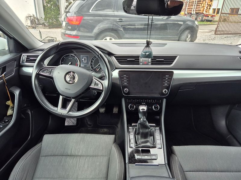 Škoda Superb (2017) 2.0 TDI Navi,Xenony,TOP - fotka 23 z 42