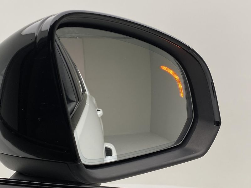 Volvo XC40 D4 AWD R-DESIGN AUT  - fotka 34 z 45