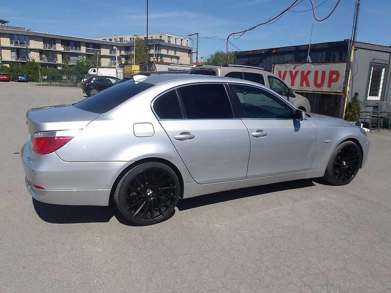 BMW Řada 5 Xi 4x4 AUT ! - fotka 15 z 27