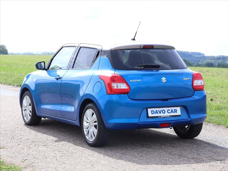 Suzuki Swift 1,2 DualJet 66kW Comfort 1.Maj - fotka 5 z 27