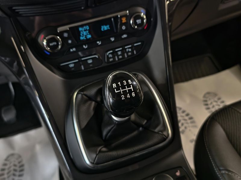 Ford Kuga 1.5 EcoBoost 110kW TITANIUM - fotka 14 z 24