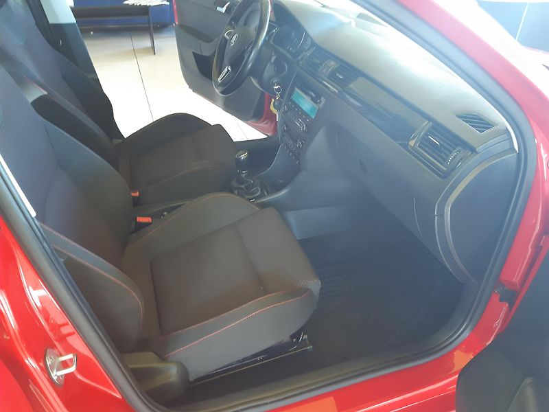 Škoda Rapid 1.2 TSI SPORT ZADÁNO !! - fotka 20 z 22
