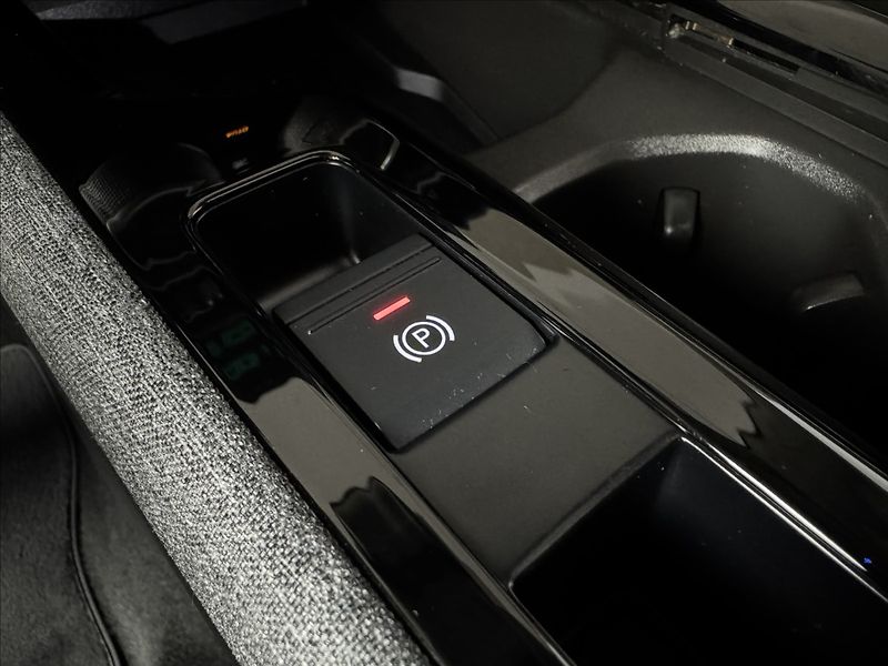 Škoda Superb 2,0 TDi  DSG Selection Assist - fotka 46 z 50