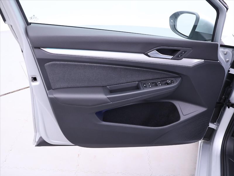 Volkswagen Golf 1,5 TSI 110kW DSG CZ 1.Maj DPH - fotka 10 z 36