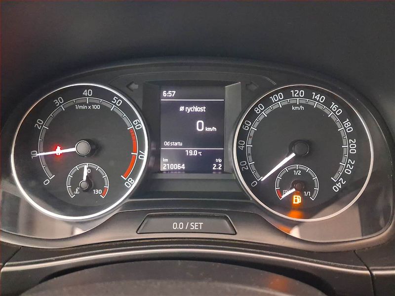 Škoda Fabia (2019) Ambition 1.0 TSI, Tempomat - fotka 11 z 30