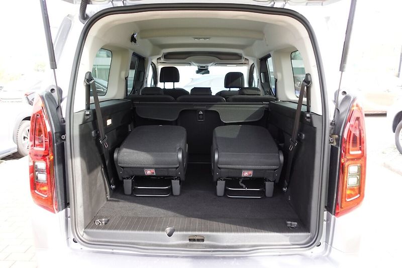 Toyota ProAce City Verso 1.5 D Family 7S 5D Long - fotka 14 z 27