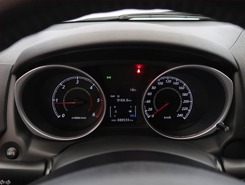 Mitsubishi ASX (2011) 1.8 DI-D MIVEC, 4X4 - fotka 11 z 17