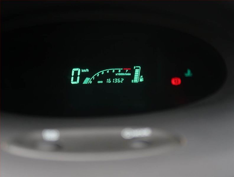 Toyota Yaris (2004) 1.0 VVT-i, po STK, servisované - fotka 11 z 14