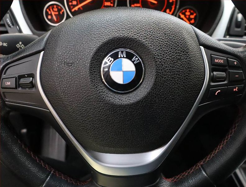 BMW Řada 3 (2015) Sport Line 320d xDrive GT - fotka 21 z 23