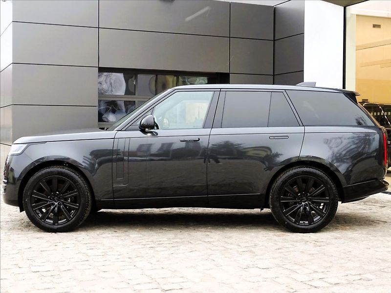Land Rover Range Rover 3,0 D350 AUTOBIOGRAPHY SWB - fotka 2 z 26