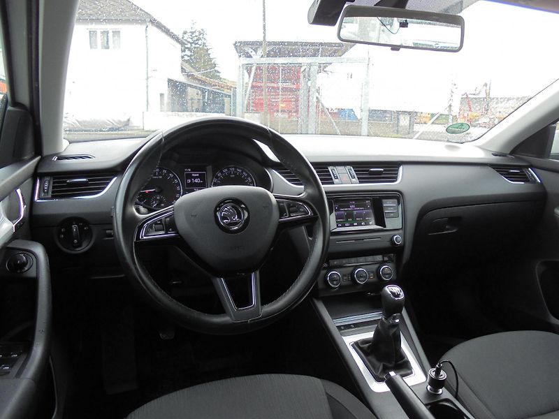 Škoda Octavia (2016) 2.0 TDI-DIGIKLIMA-VYH.SEDADLA - fotka 8 z 11