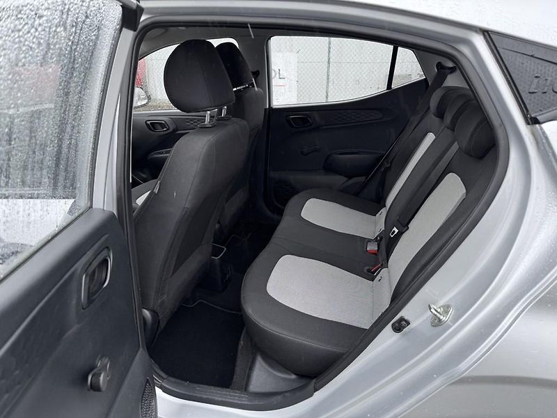 Hyundai i10 1.0i 49 kW klima, serviska - fotka 6 z 17