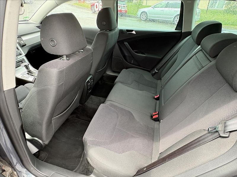 Volkswagen Passat 1,4 TSi 90kW DSG,Výhřev,Tažné - fotka 21 z 28