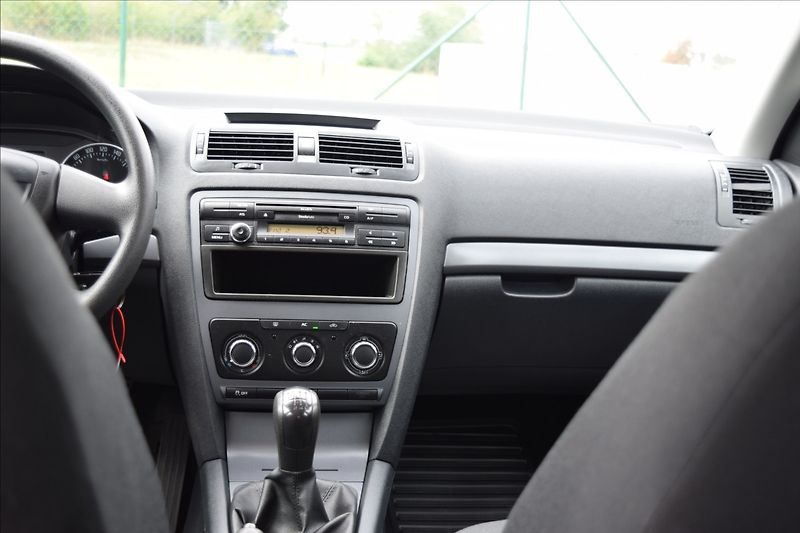 Škoda Octavia 1,2 i 77KW KLIMA VÝHŘ.ČEL.SKLO - fotka 17 z 37