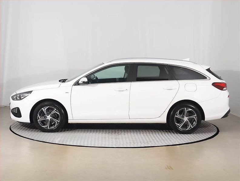Hyundai i30 (2022) Family 1.5 T-GDI MHEV - fotka 3 z 16