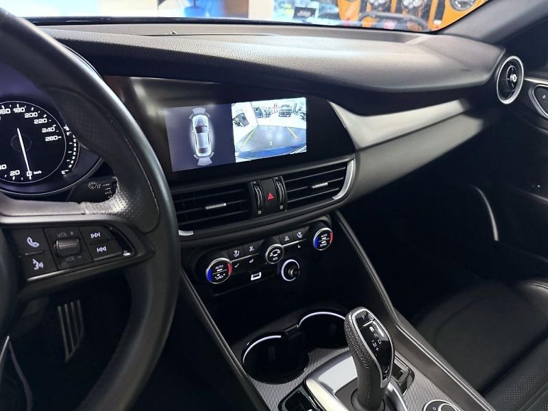 Alfa Romeo Giulia (2023) 2.0T 200k AT8 ZF Sprint - fotka 13 z 19