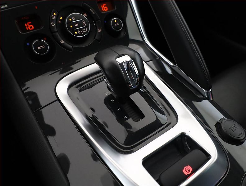 Peugeot 3008 (2012) Hybrid4, 4X4, Automat - fotka 10 z 16