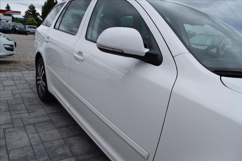 Škoda Octavia 1,2 TSI 77KW 2XKOLA XENONY - fotka 9 z 43