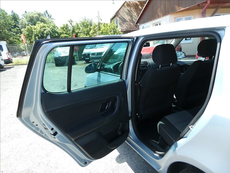 Škoda Fabia 1,2 Tsi 63kW SPORT,digi.klima - fotka 18 z 36