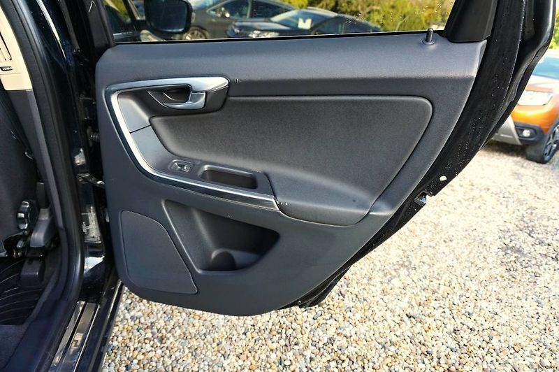 Volvo XC60 (2012) 2,0 D3 120 kW - fotka 16 z 35