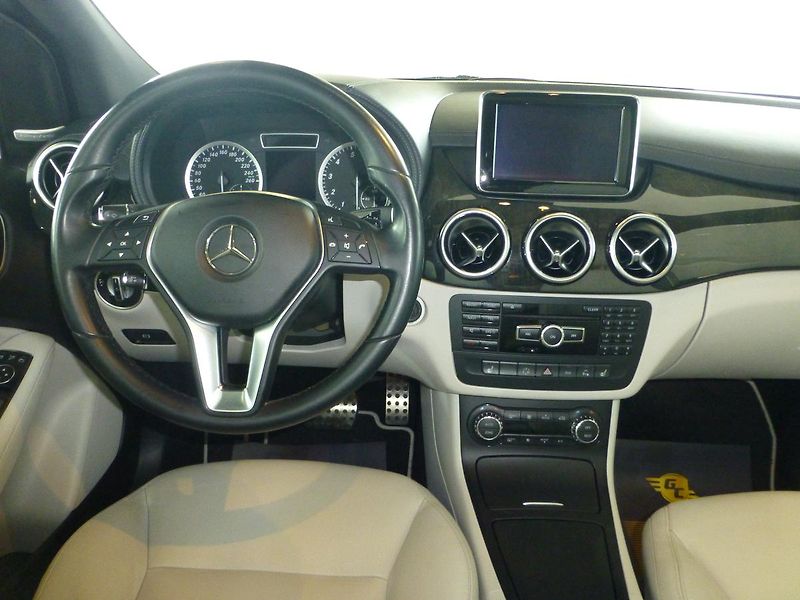 Mercedes-Benz Třídy B (2013) B200*115KW*VYHŘ.SED*PARK.KAMER - fotka 20 z 29