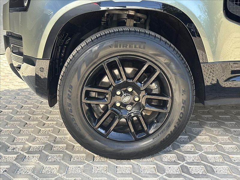 Land Rover Defender 3,0 110 D250 X-Dynamic SE ČR D - fotka 30 z 31