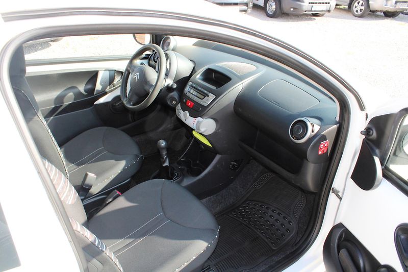 Citroën C1 (2012) 1,0i EL.OKNA ESP SERVO CENTRÁL - fotka 13 z 15