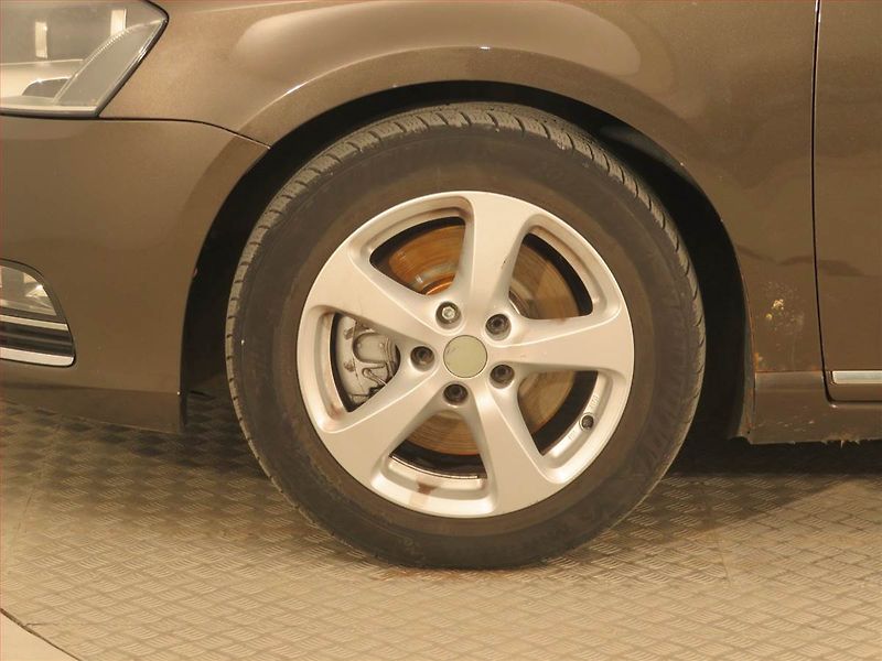 Volkswagen Passat (2013) 2.0 TDI, Navi, Tempomat - fotka 15 z 16