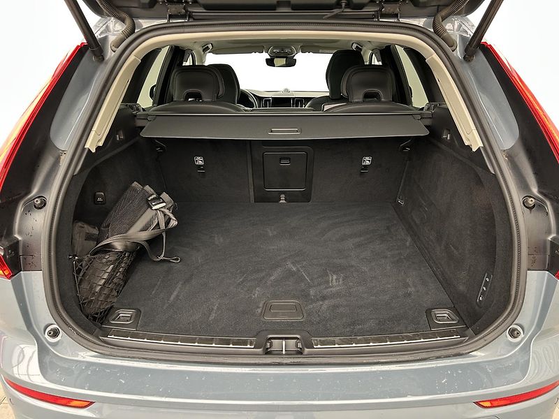 Volvo XC60 2.0 B4 4x4 ULTIMATE - fotka 31 z 33