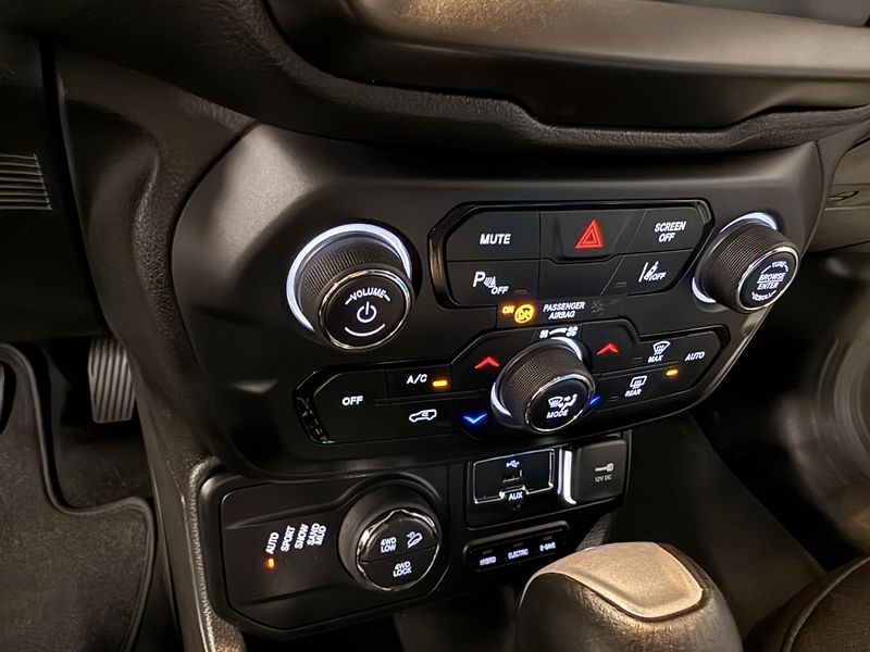 Jeep Renegade (2022) T4 PHEV,4X4, DOJEZD 50KM - fotka 13 z 33