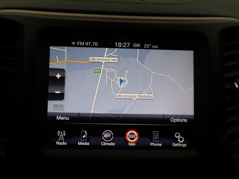 Jeep Cherokee 2,0 CRDI 125kW Aut. 4x4 - fotka 20 z 31