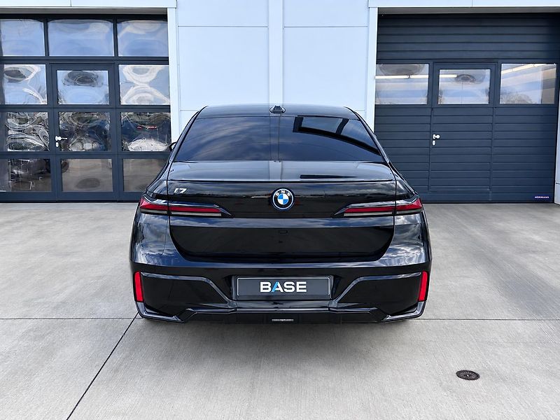 BMW i7 xDrive60 - fotka 5 z 31