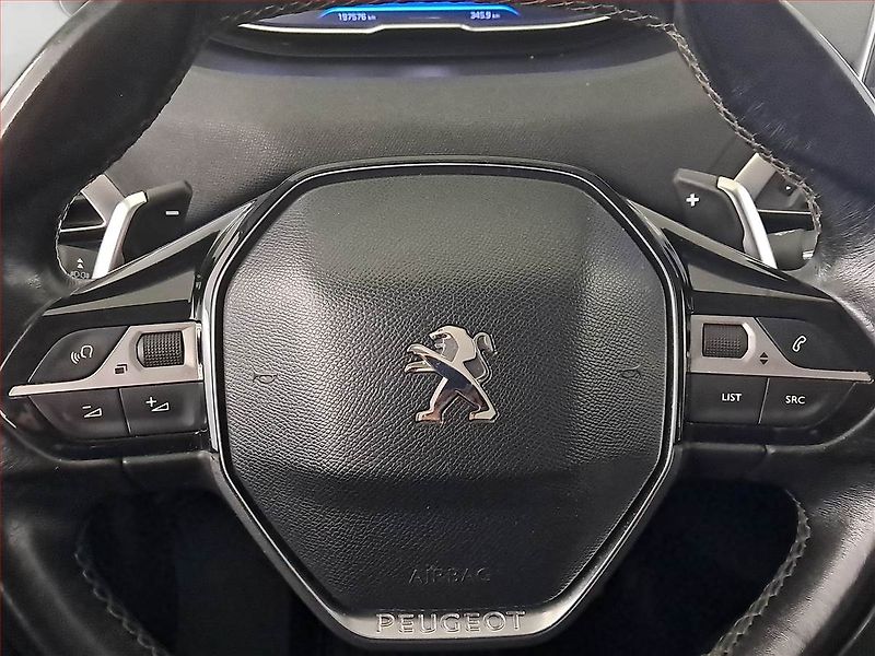 Peugeot 3008 (2018) 1.6 BlueHDi, Automat - fotka 17 z 18