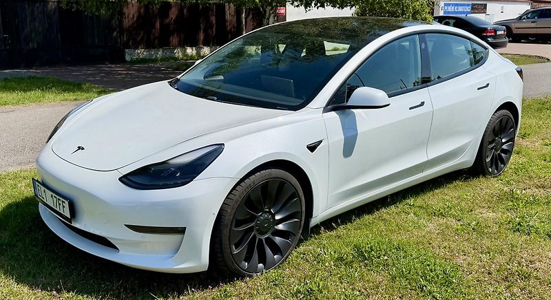 Tesla Model 3 (2021) Dual Long Range Baterie 90,2% - fotka 8 z 19