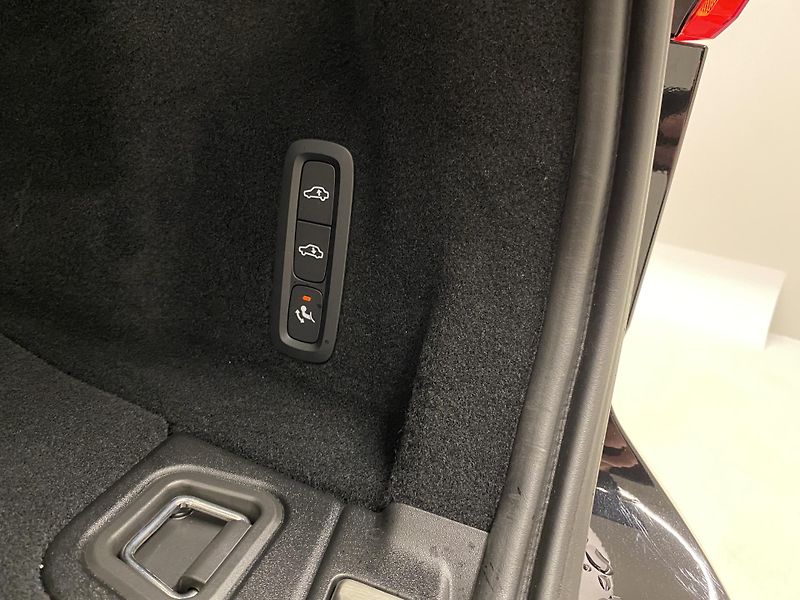 Volvo XC60 T8 AWD RECHARGE REZERVACE - fotka 33 z 65