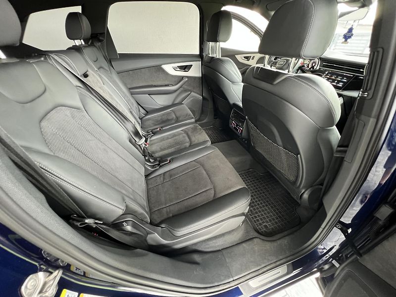 Audi SQ7 (2022) ADVANCED podvozek, 7 míst - fotka 12 z 24
