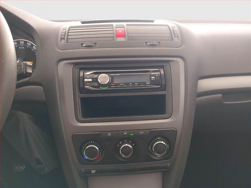 Škoda Octavia (2011) 1.6, ČR,1.maj, Serv.kniha - fotka 12 z 17