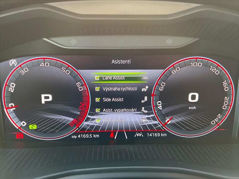 Škoda Kamiq 1,0 TSi 85kW 7DSG MONTE CARLO - fotka 16 z 32