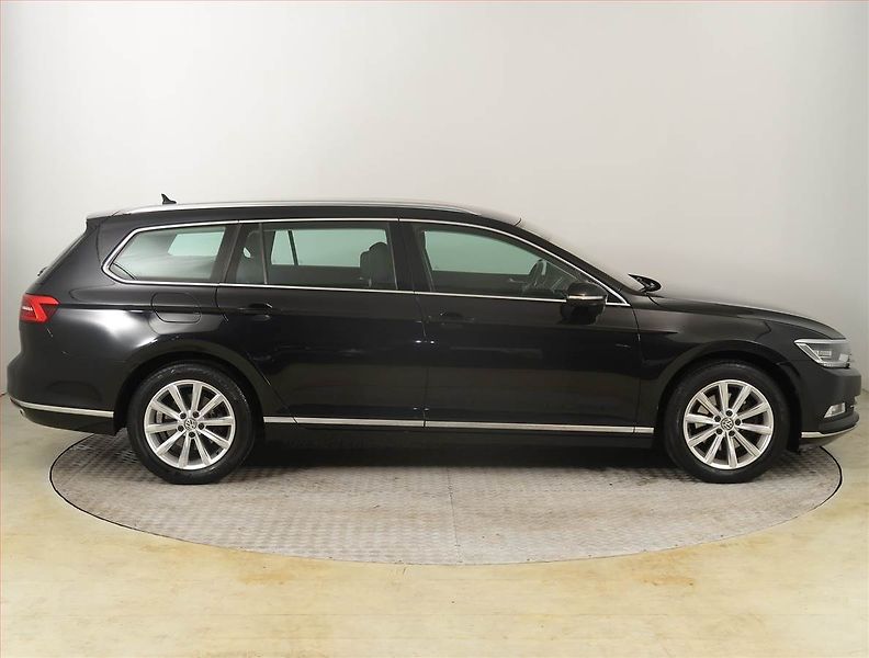 Volkswagen Passat (2019) Highline 2.0 TDI, Automat - fotka 6 z 21
