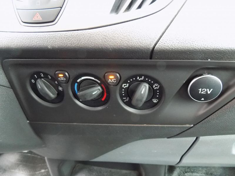 Ford Transit Custom 2,2 TDCI 92 KW L2H1 9 MÍST - fotka 34 z 50